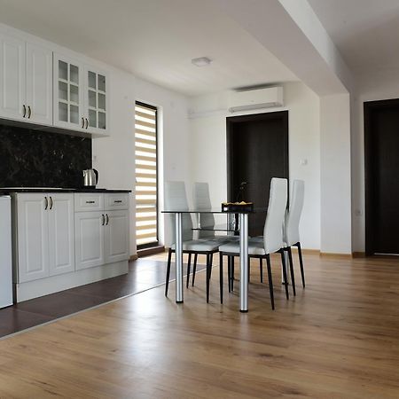 Hotel Active Apartments Targoviste Kültér fotó