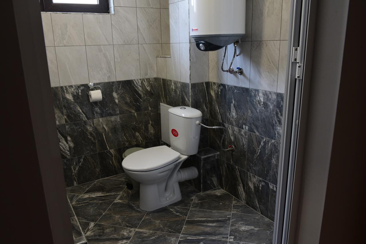 Hotel Active Apartments Targoviste Kültér fotó