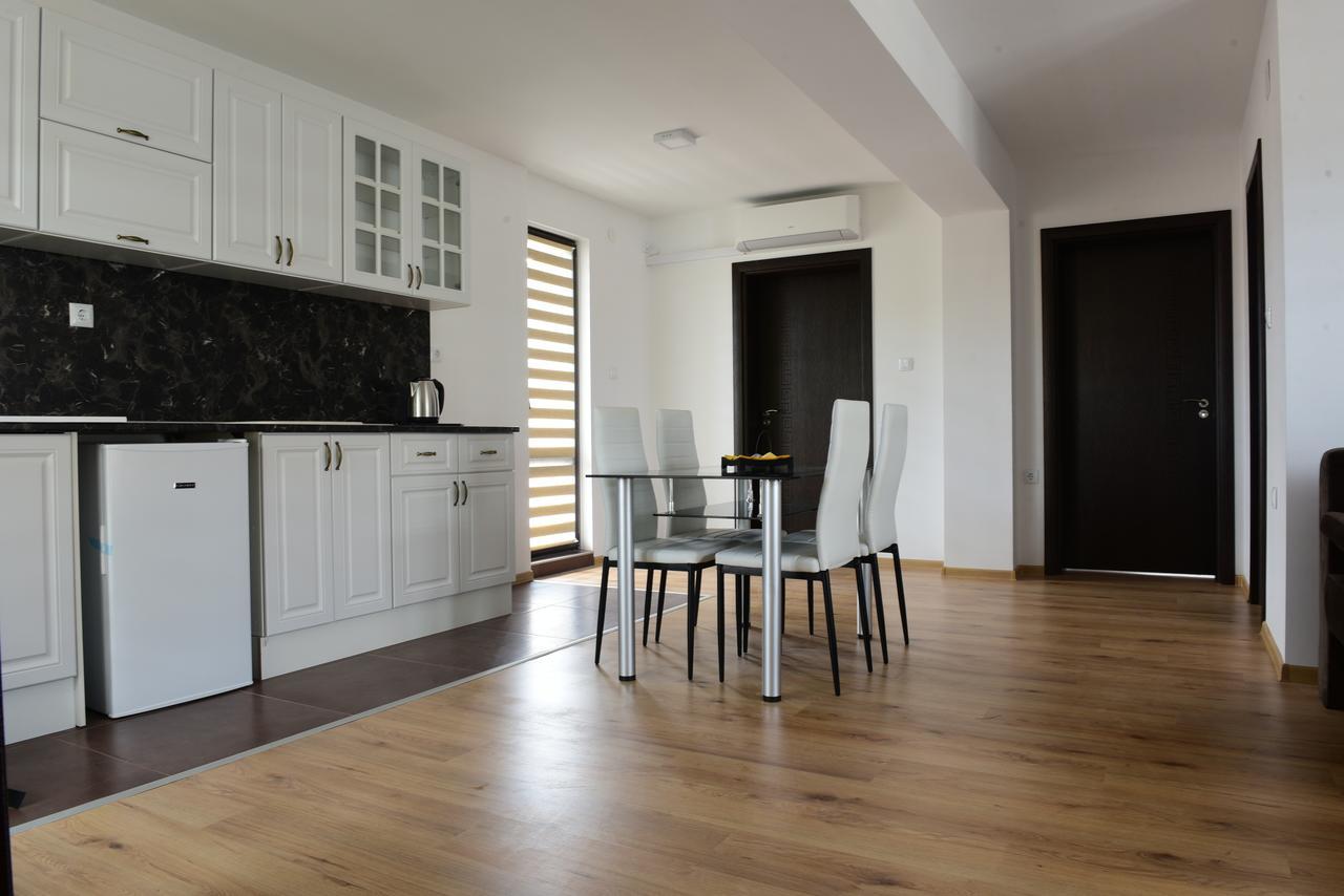 Hotel Active Apartments Targoviste Kültér fotó