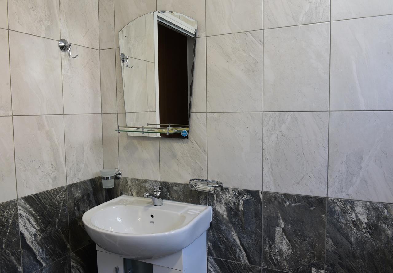Hotel Active Apartments Targoviste Kültér fotó