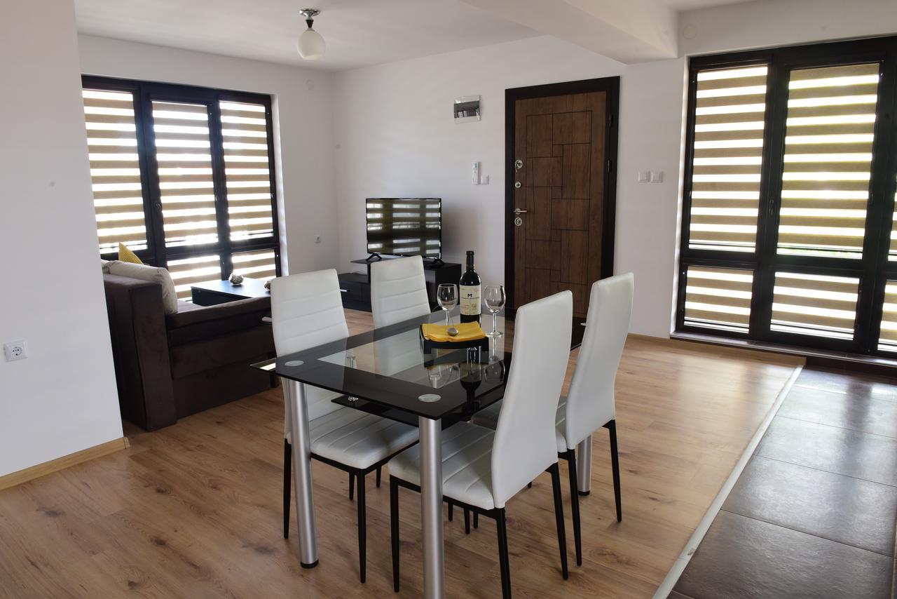 Hotel Active Apartments Targoviste Kültér fotó