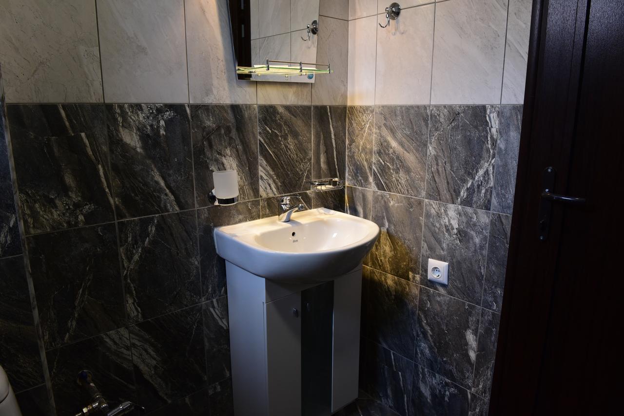 Hotel Active Apartments Targoviste Kültér fotó