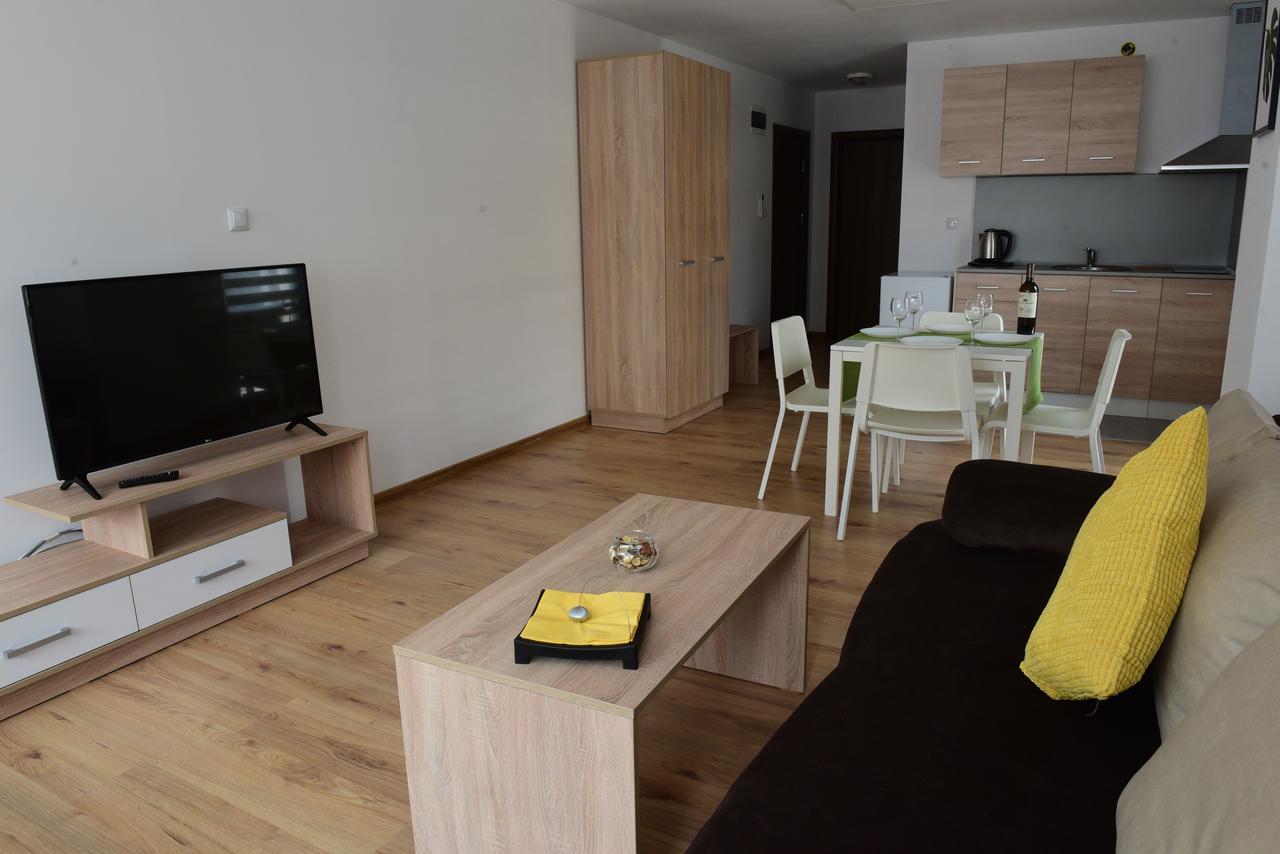 Hotel Active Apartments Targoviste Kültér fotó