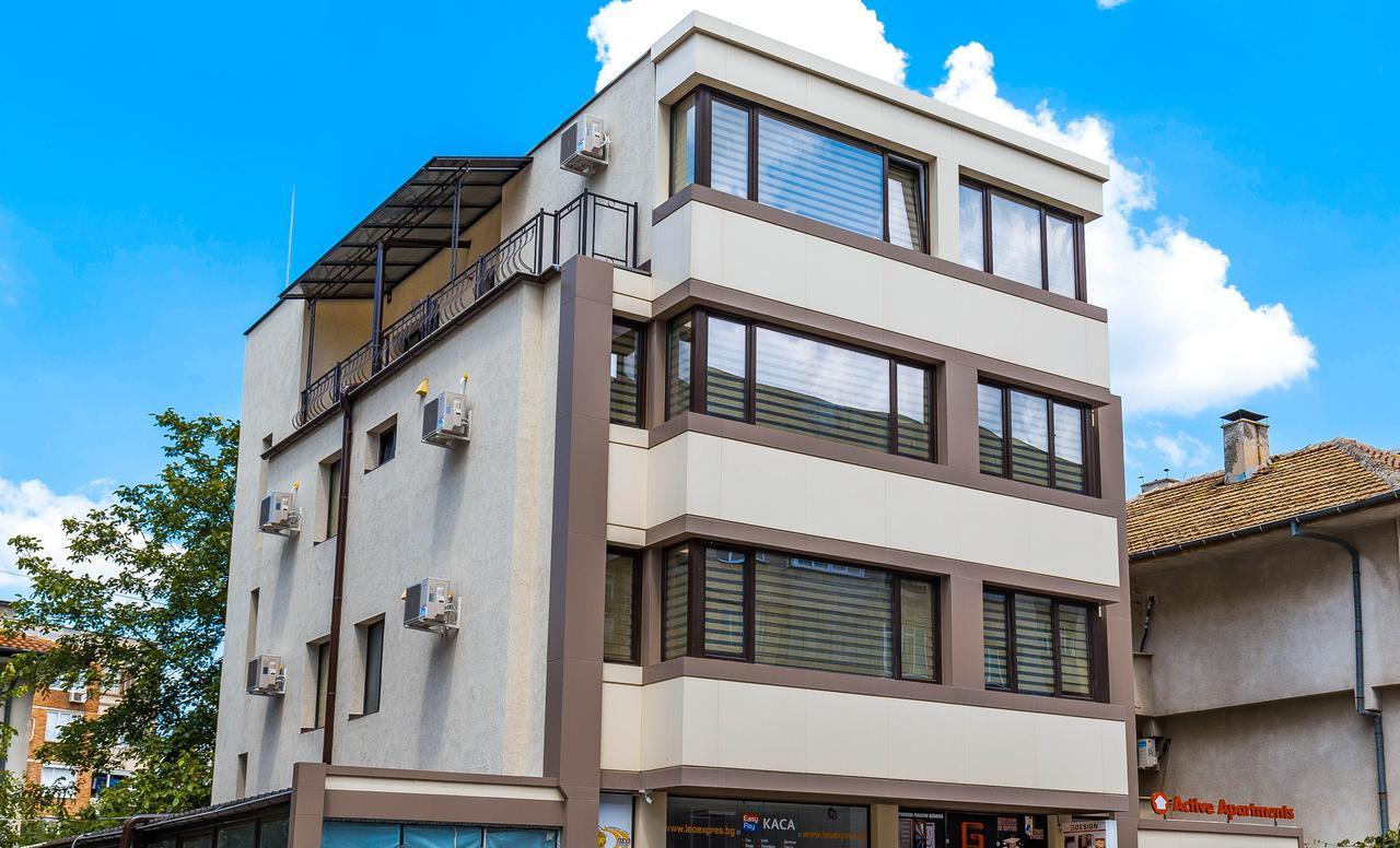 Hotel Active Apartments Targoviste Kültér fotó